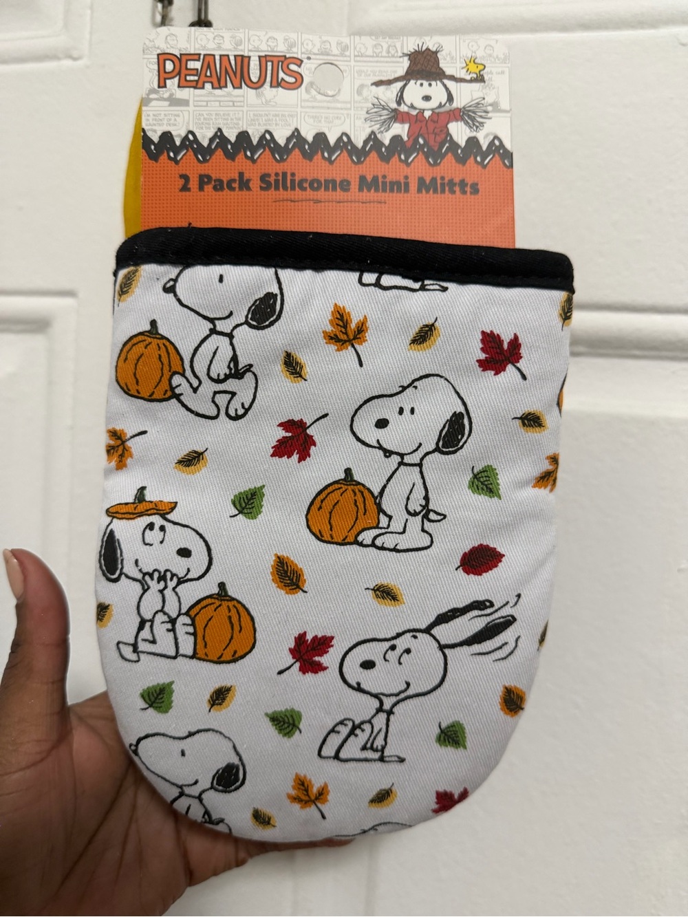 Peanuts White Mitts with Orange Pumpkin & Multicolor Leaf Print - 2 Pack